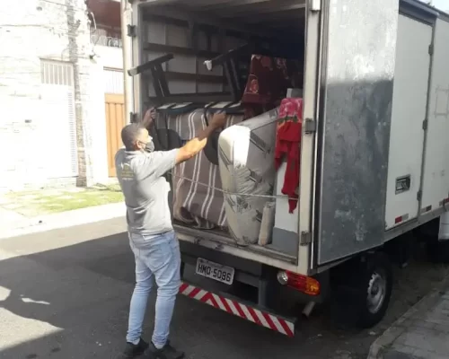carregando-caminhao-mudanca carregando-caminhao-mudanca